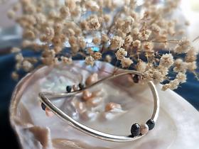 Dudková Světla – Stříbrný náramek s perlami