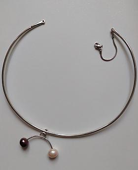 Dudková Světla – Stříbrný přívěsek s perlami (černá a bílá)