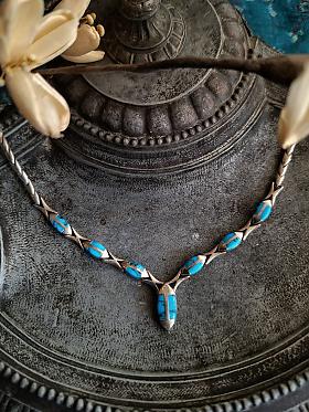 Stříbrný náhrdelník s tyrkysy